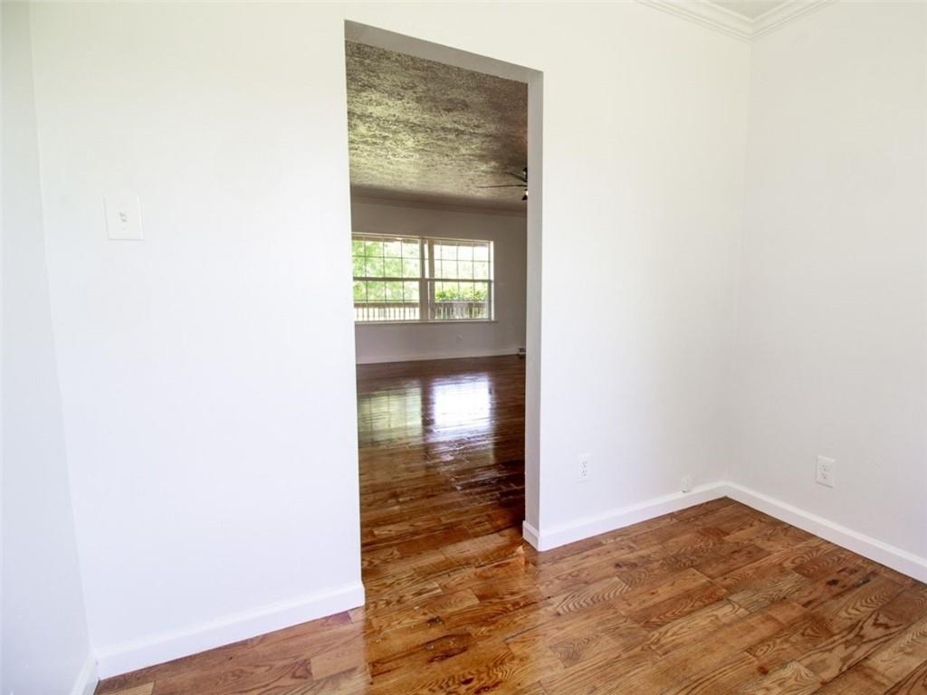 120 Nw W Highway Property Photo 27