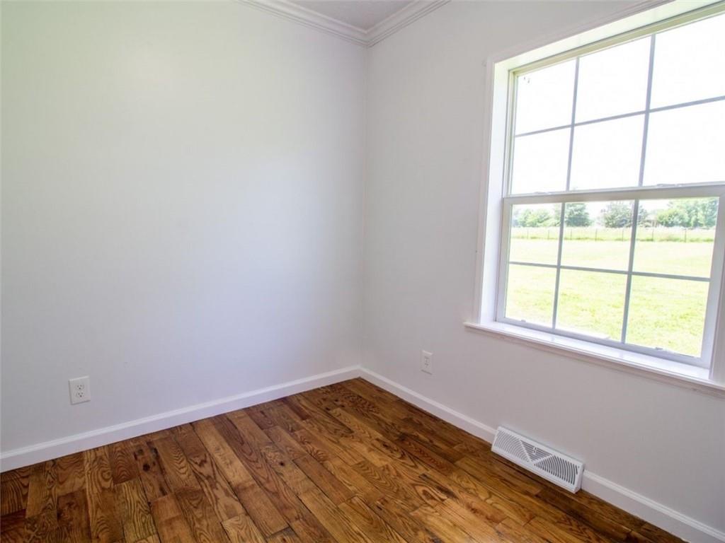 120 Nw W Highway Property Photo 28