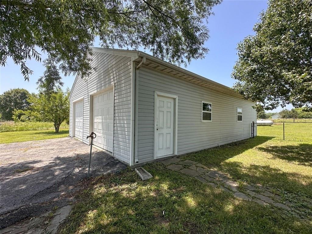 120 Nw W Highway Property Photo 37