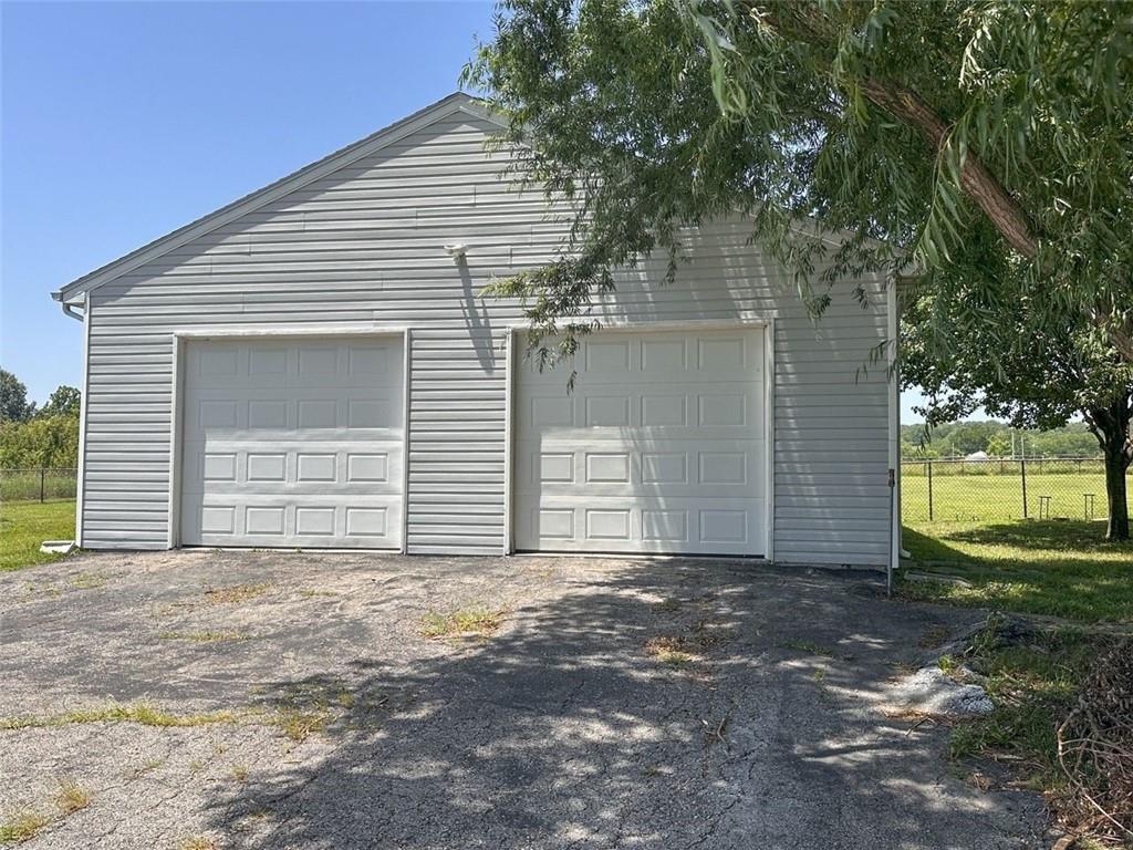 120 Nw W Highway Property Photo 38