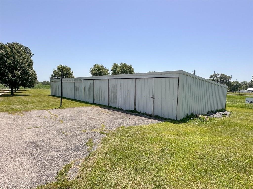 120 Nw W Highway Property Photo 44