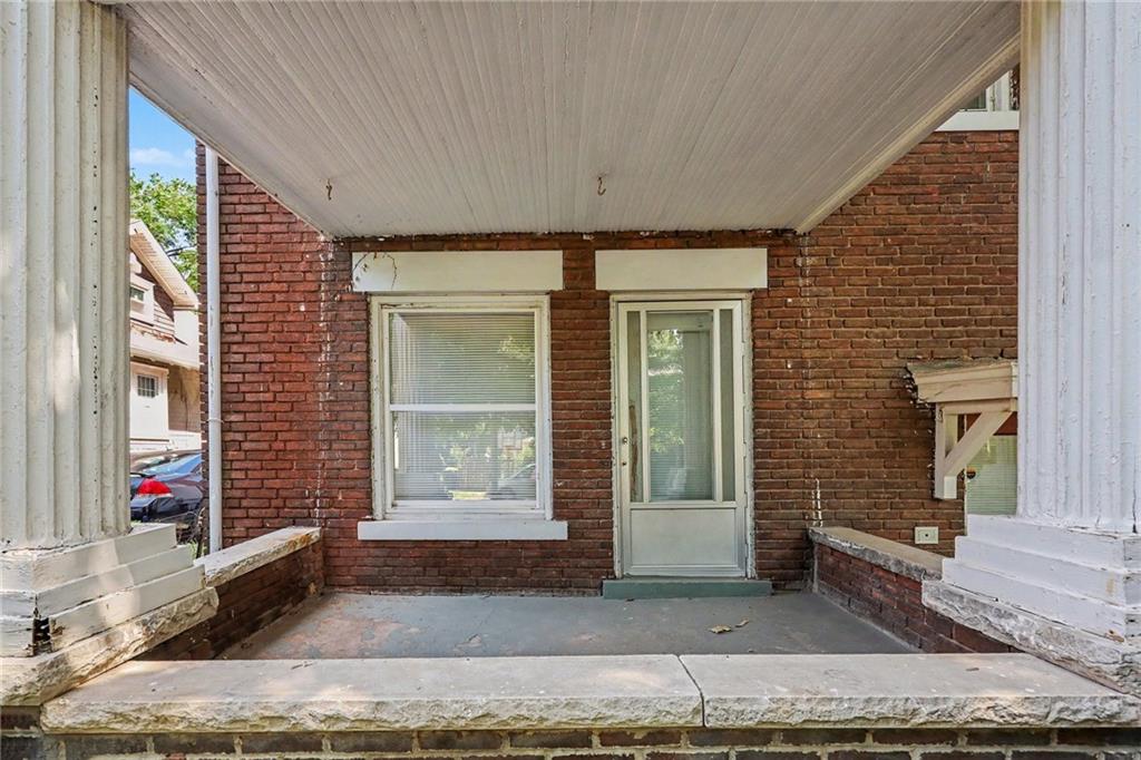 3214 E 11th Street Property Photo 4