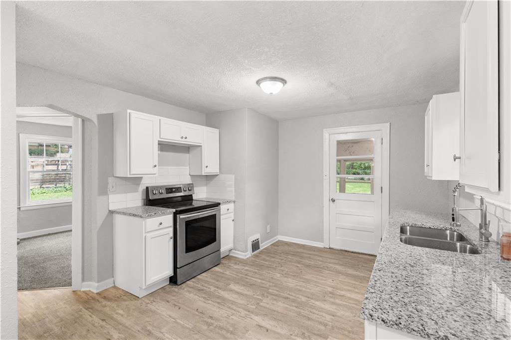 9617 E Independence Avenue Property Photo 6