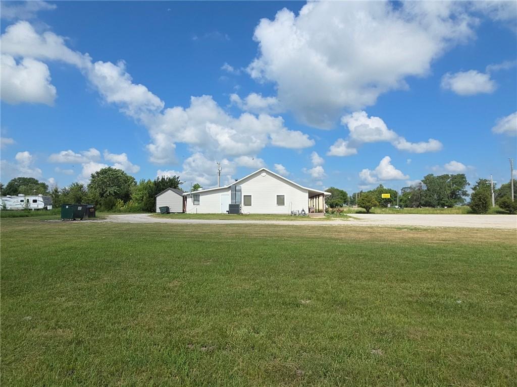 607 W Gene Lathrop Drive Property Photo 3