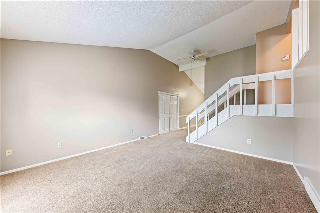 8456/8458 Lane Drive Property Photo 3
