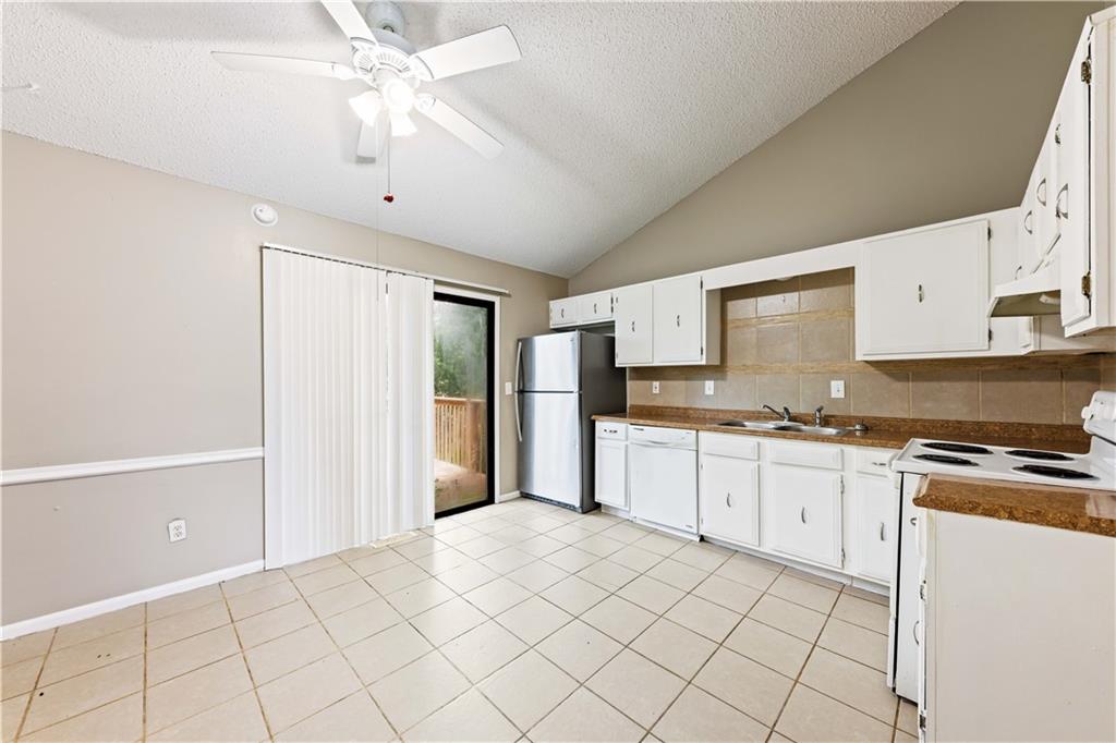 8456/8458 Lane Drive Property Photo 5