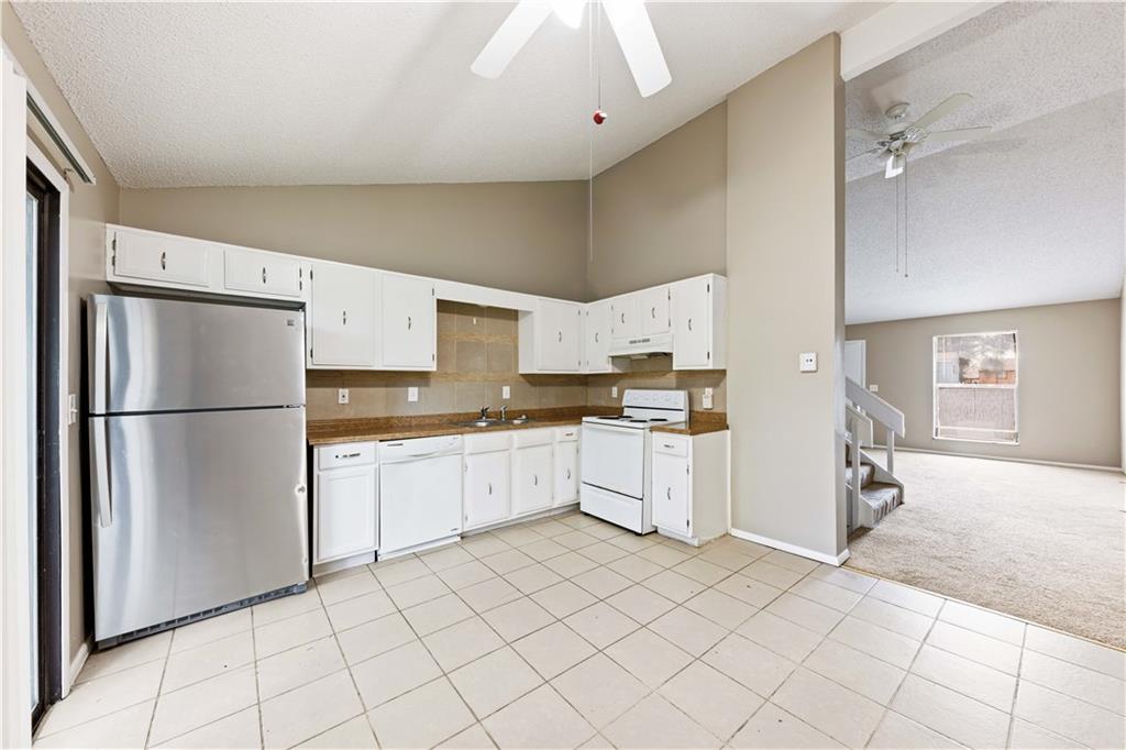 8456/8458 Lane Drive Property Photo 6