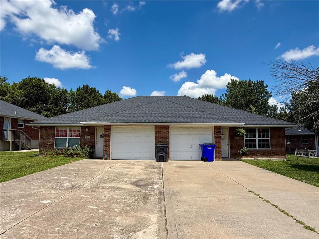 204 & 206 Nw Woodbury Drive Property Photo 1