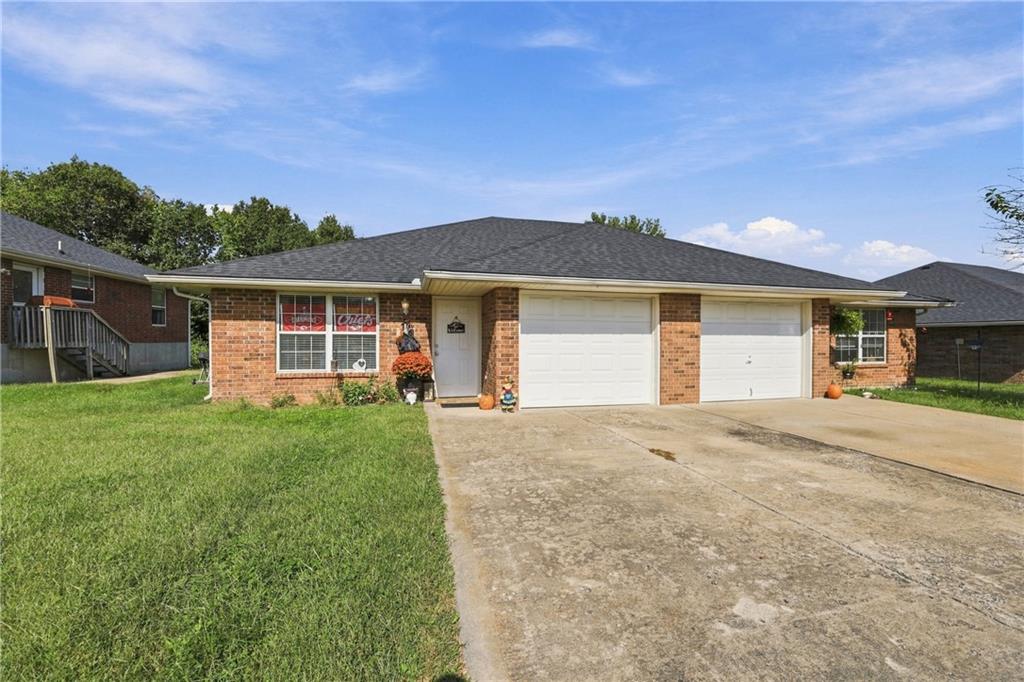 204 & 206 Nw Woodbury Drive Property Photo 1