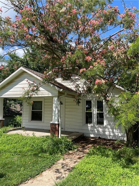 108 Nw Heady Avenue Property Photo 3