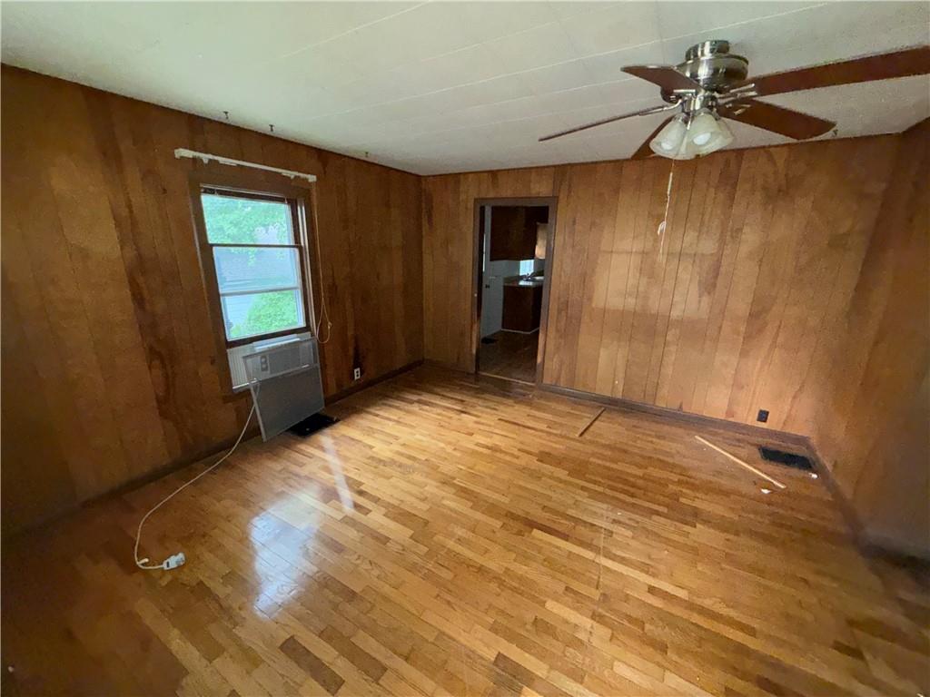 108 Nw Heady Avenue Property Photo 5