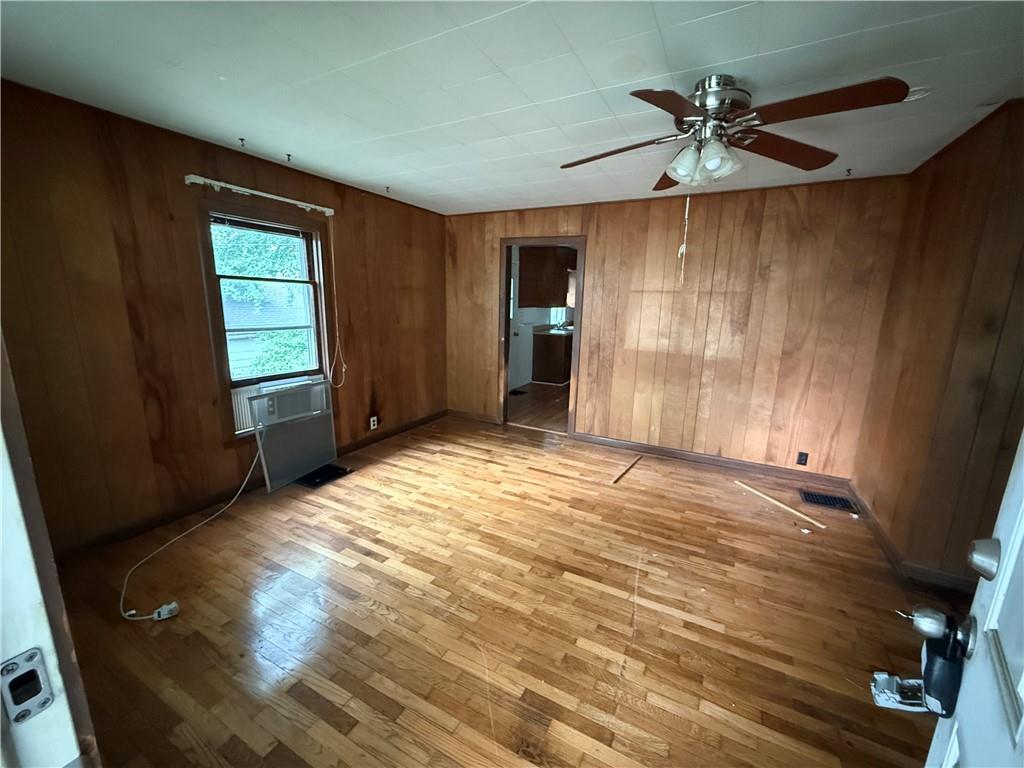 108 Nw Heady Avenue Property Photo 6
