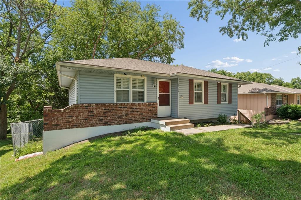 3922 S Harbaugh Drive Property Photo 2
