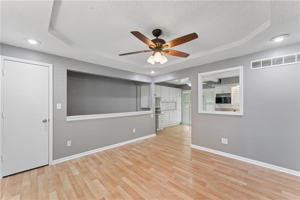 3922 S Harbaugh Drive Property Photo 6