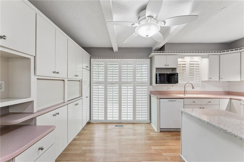 3922 S Harbaugh Drive Property Photo 17