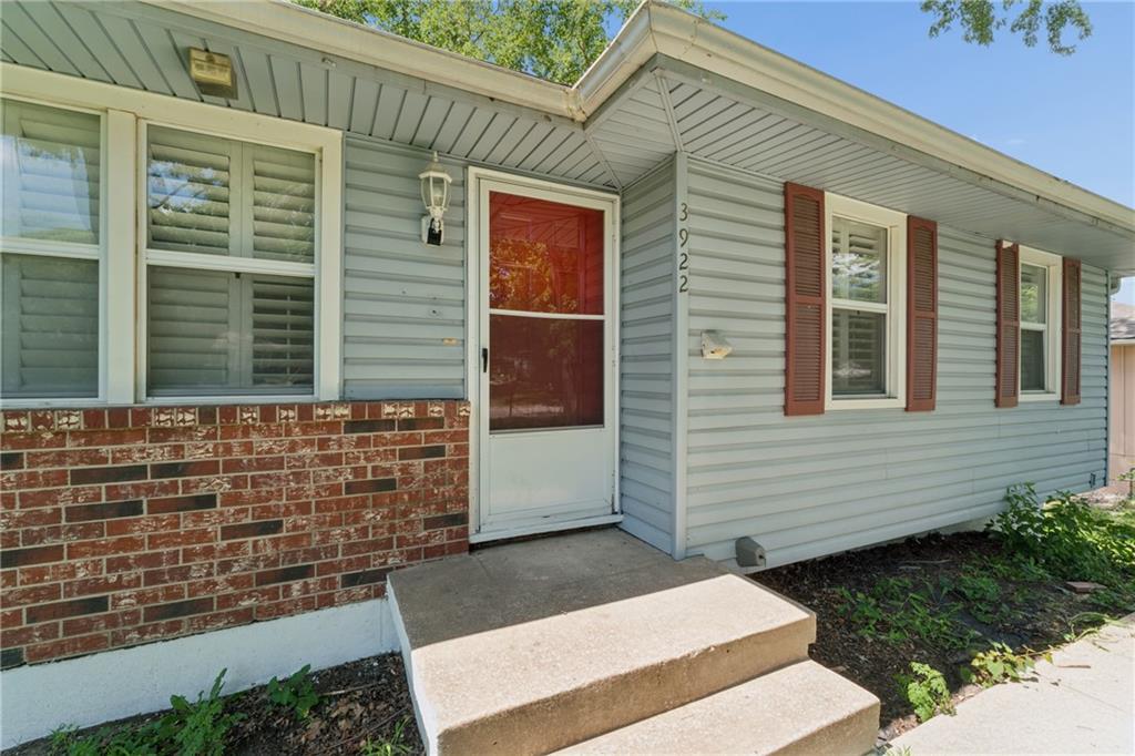 3922 S Harbaugh Drive Property Photo 4