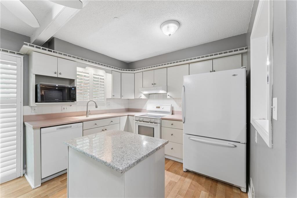 3922 S Harbaugh Drive Property Photo 11
