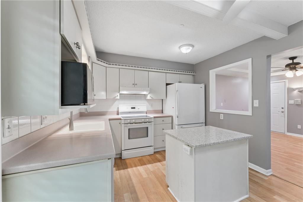 3922 S Harbaugh Drive Property Photo 12