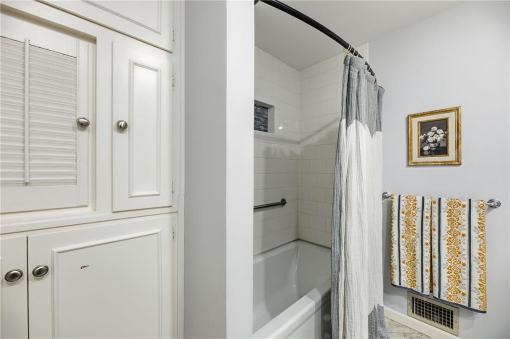 211 W 110th Street Property Photo 16