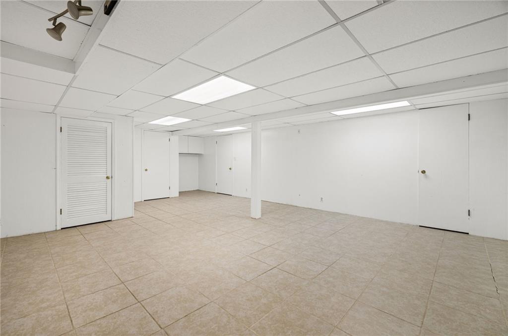 211 W 110th Street Property Photo 28
