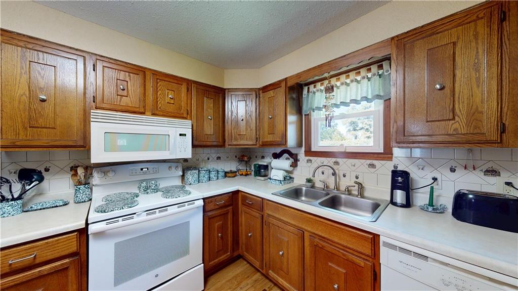 18955 E 54 Highway Property Photo 14