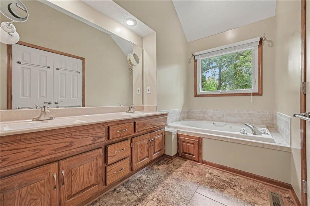 7805 N Rhode Avenue Property Photo 22