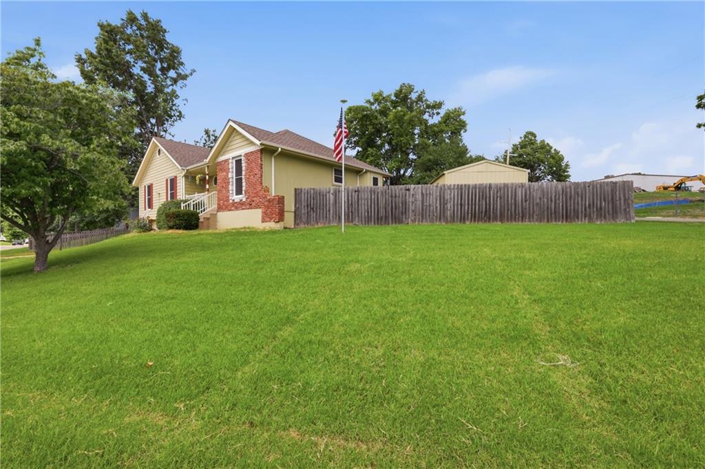 415 Se Bent Tree Drive Property Photo 2