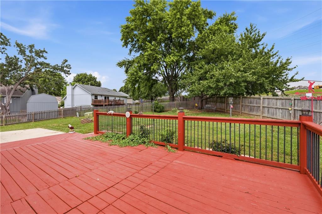 415 Se Bent Tree Drive Property Photo 3