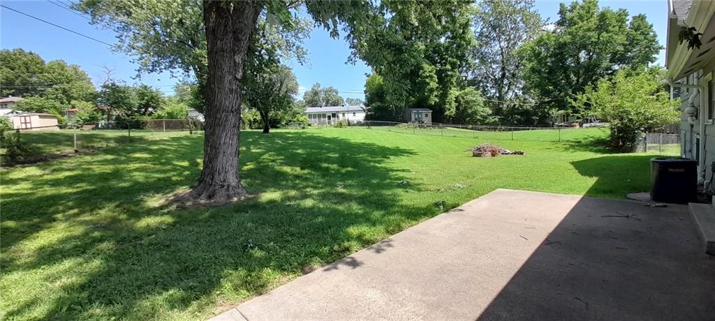 1604 Ne 60th Terrace Property Photo 4