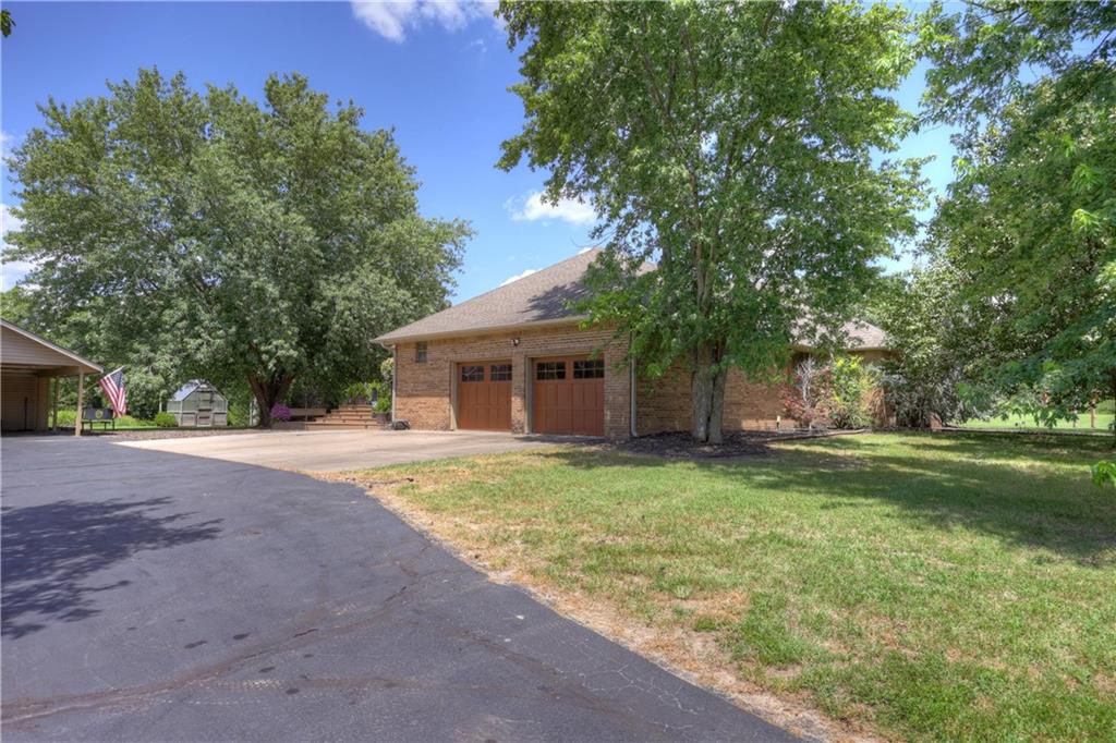 1426 E State Line Road Property Photo 5