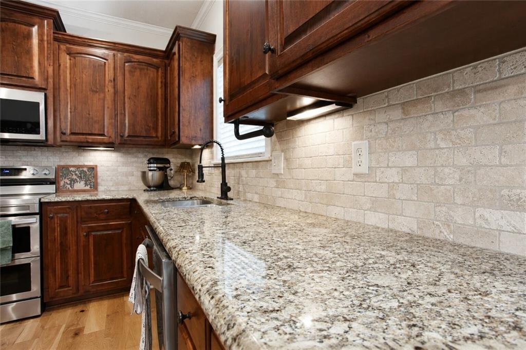 1304 Aberdeen Circle Property Photo 5