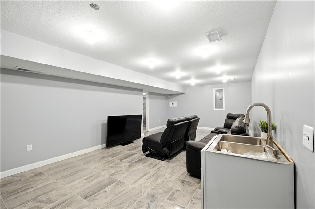 10838 N Bristol Avenue Property Photo 45