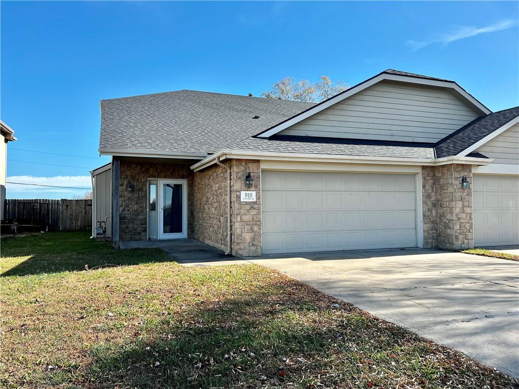 916 Eagle Ridge Drive Property Photo 1