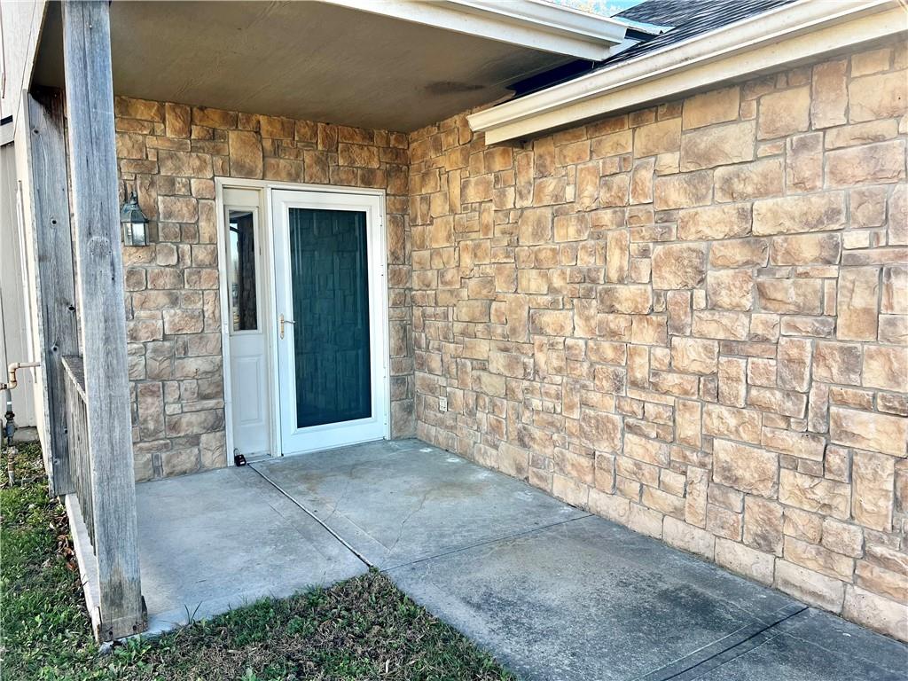 916 Eagle Ridge Drive Property Photo 2