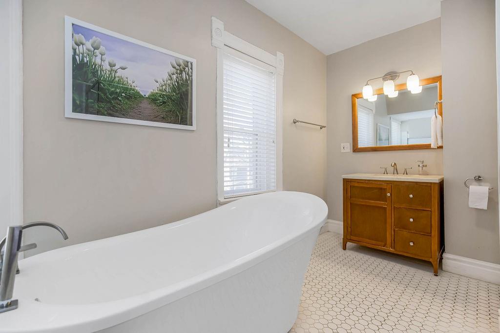3949 Warwick Boulevard Property Photo 50