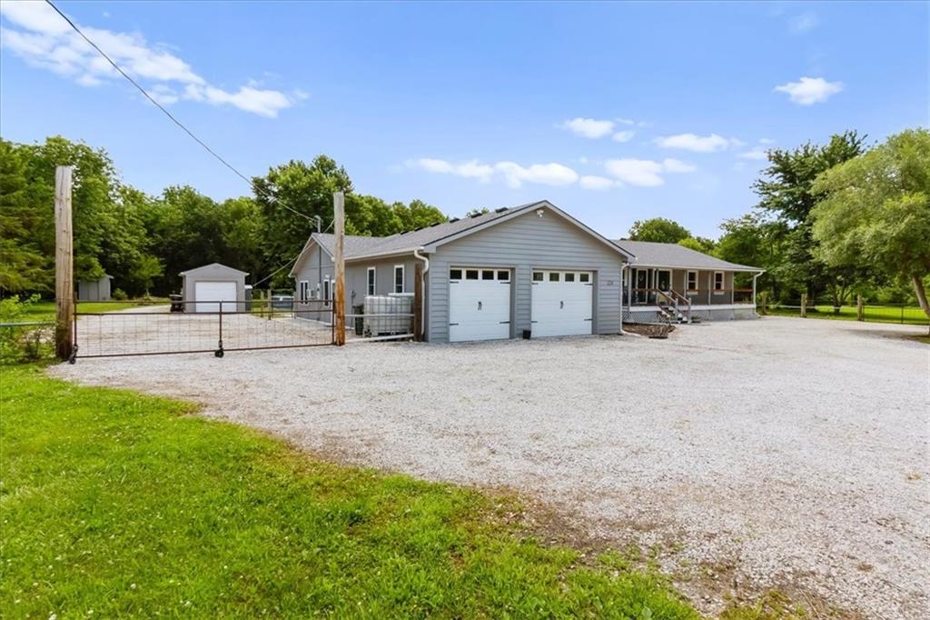 124 E 2300th Road Property Photo 2