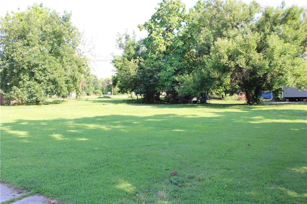 S Oak Street Property Photo 1