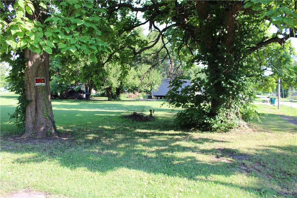 S Oak Street Property Photo 3