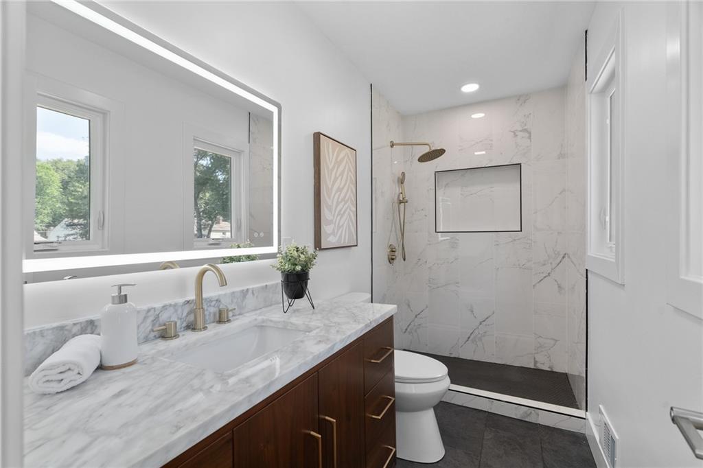2806 W 48th Street Property Photo 18
