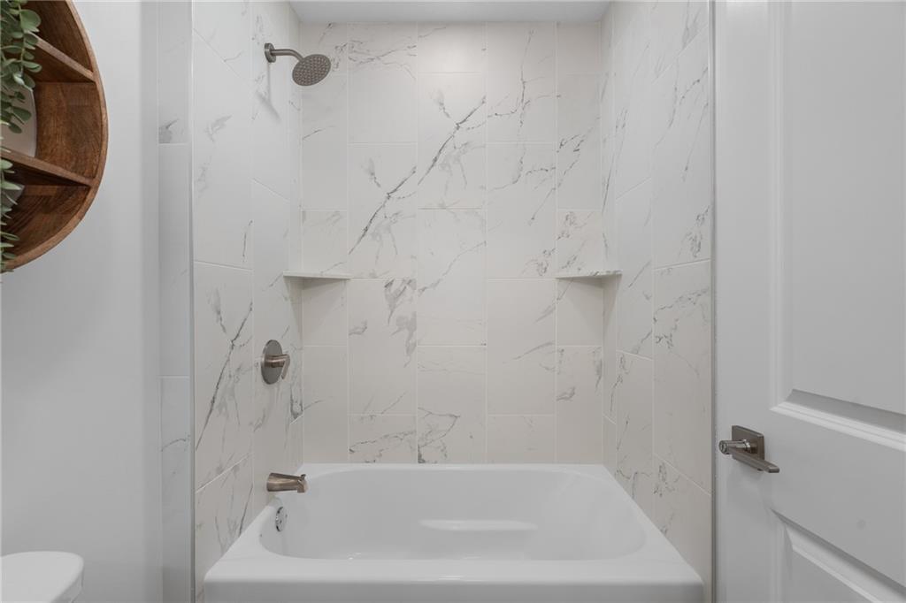 2806 W 48th Street Property Photo 23