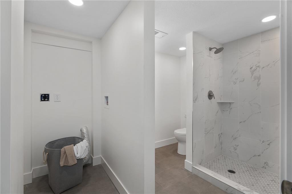 2806 W 48th Street Property Photo 27