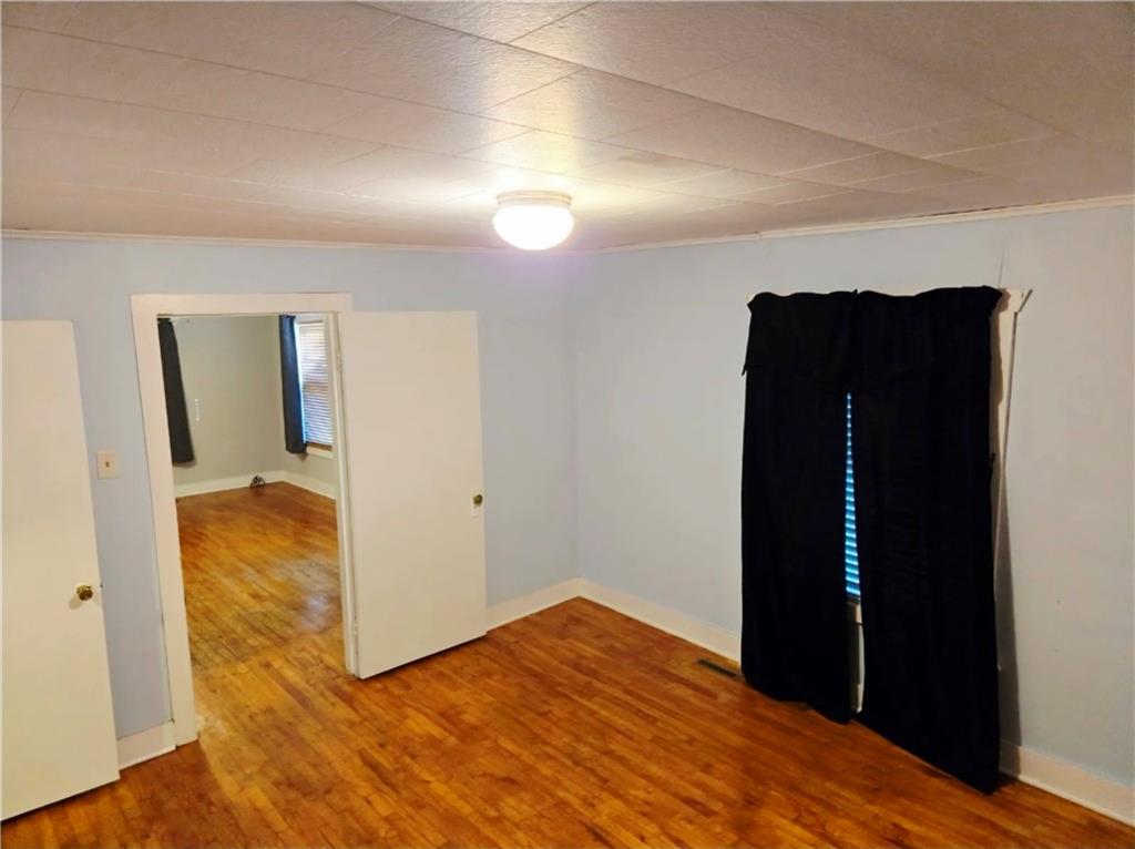 211 E 22nd Street Property Photo 6