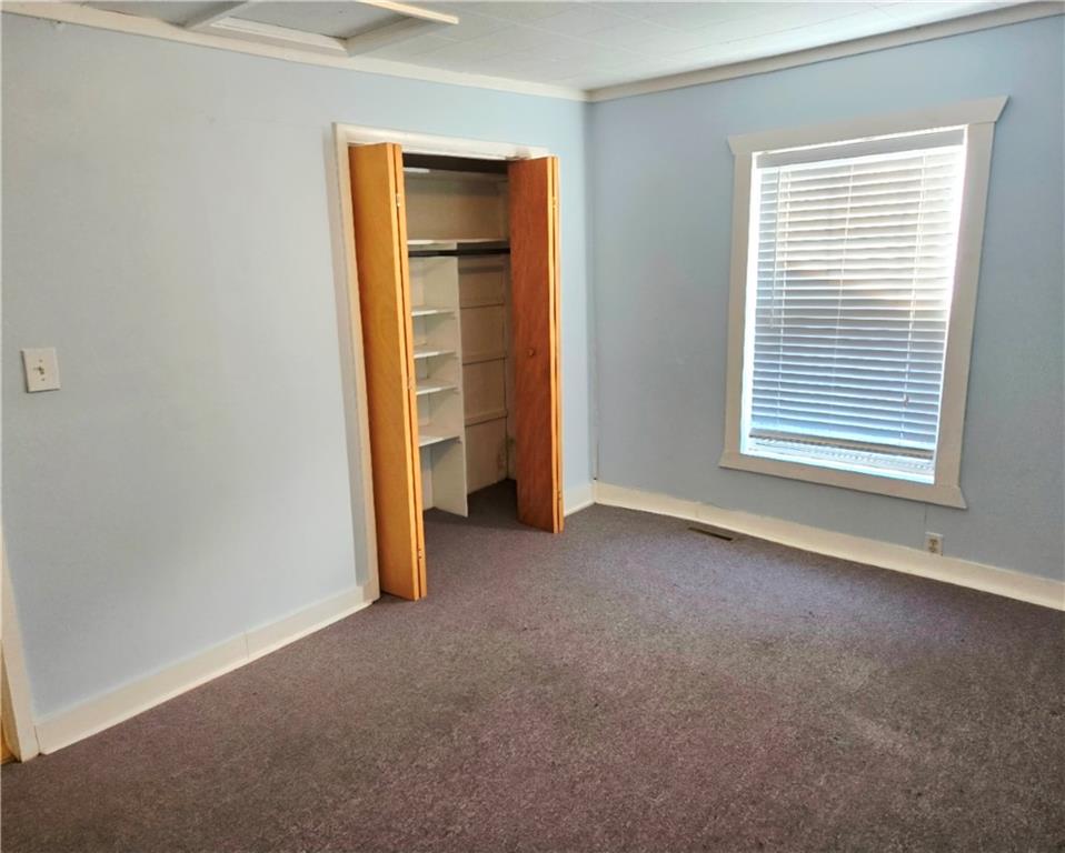 211 E 22nd Street Property Photo 9