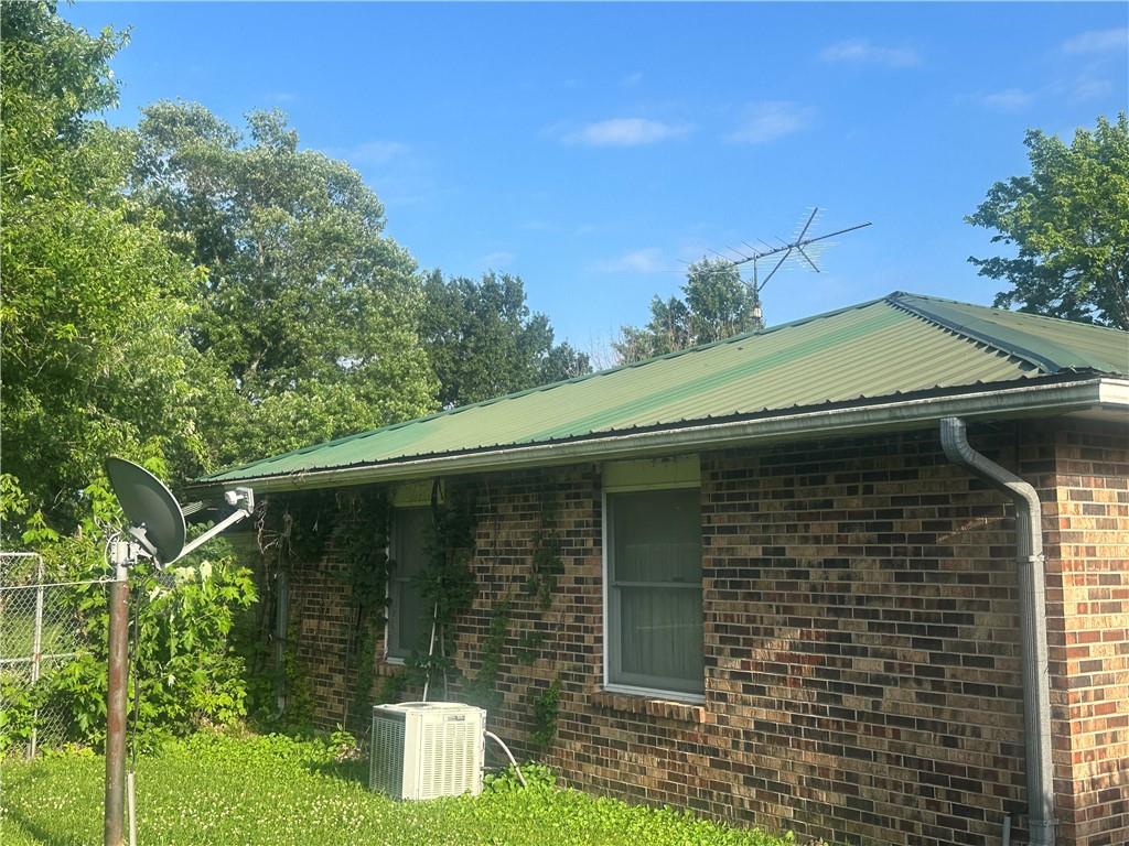 1099 Ne 50 Highway Property Photo 4