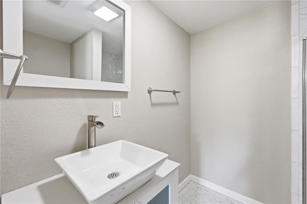 1620 E 10th Street Property Photo 31