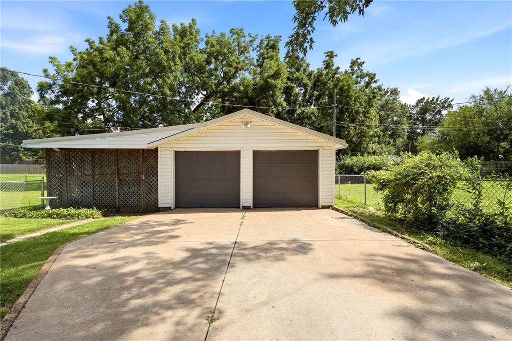 1620 E 10th Street Property Photo 33