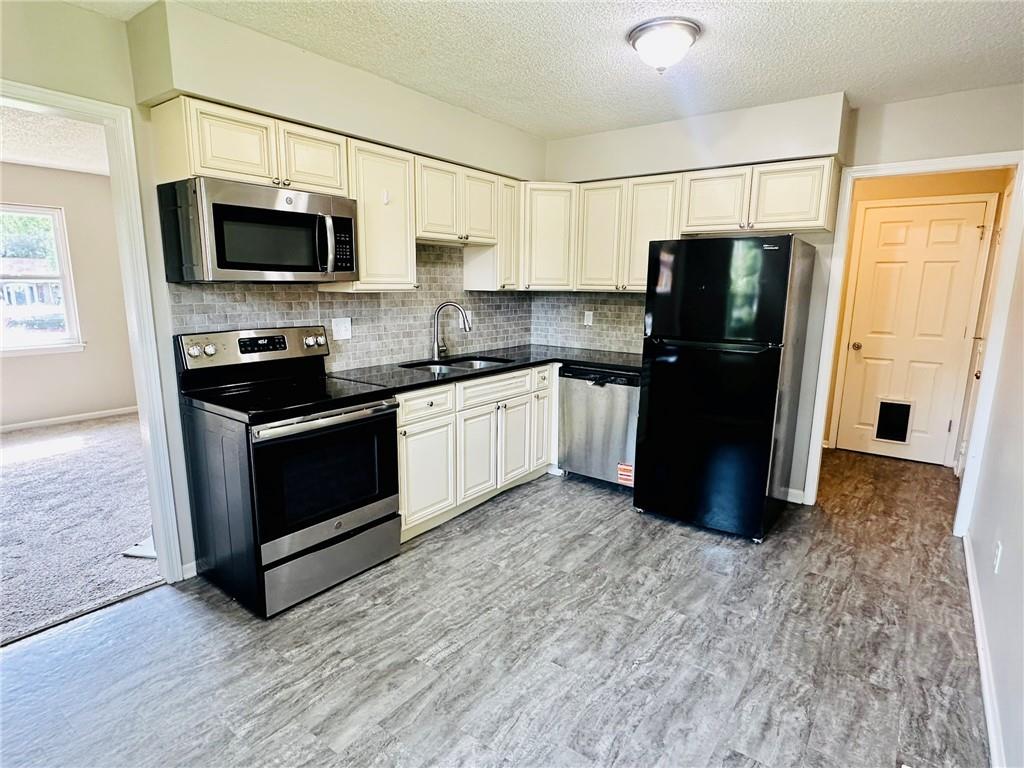 15 Brooks Court Property Photo 11