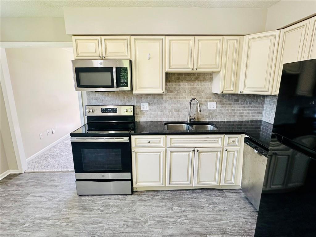 15 Brooks Court Property Photo 12