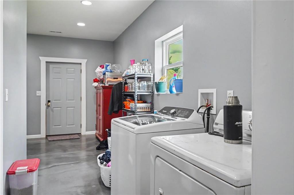 2216 Eisenhower Road Property Photo 16