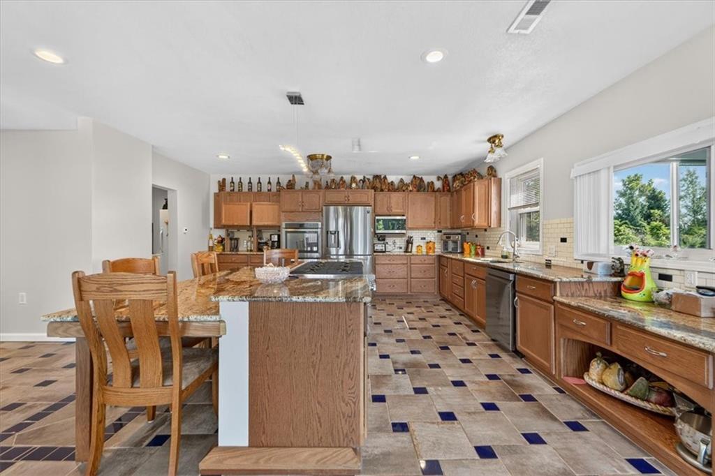 26025 Metcalf Road Property Photo 23